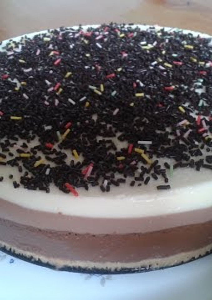 Una foto de Tarta de chocolate de tres colores