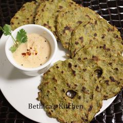 A picture of Oats Thalipeeth.