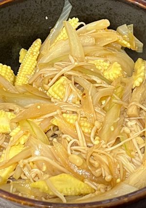 超簡單！燒肉風炒金針菇玉米筍 的食譜成品照片
