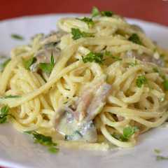 Foto principal de Espaguetis a la carbonara con champiñones