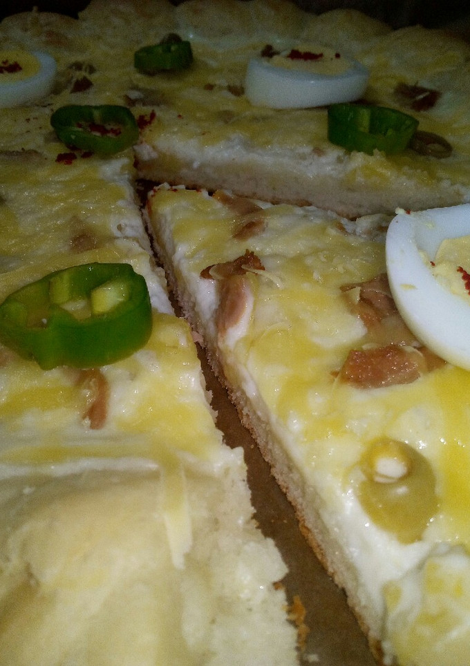 صورة لوصفة بيتزا بصلصة بيضاء 🍕🧀👌