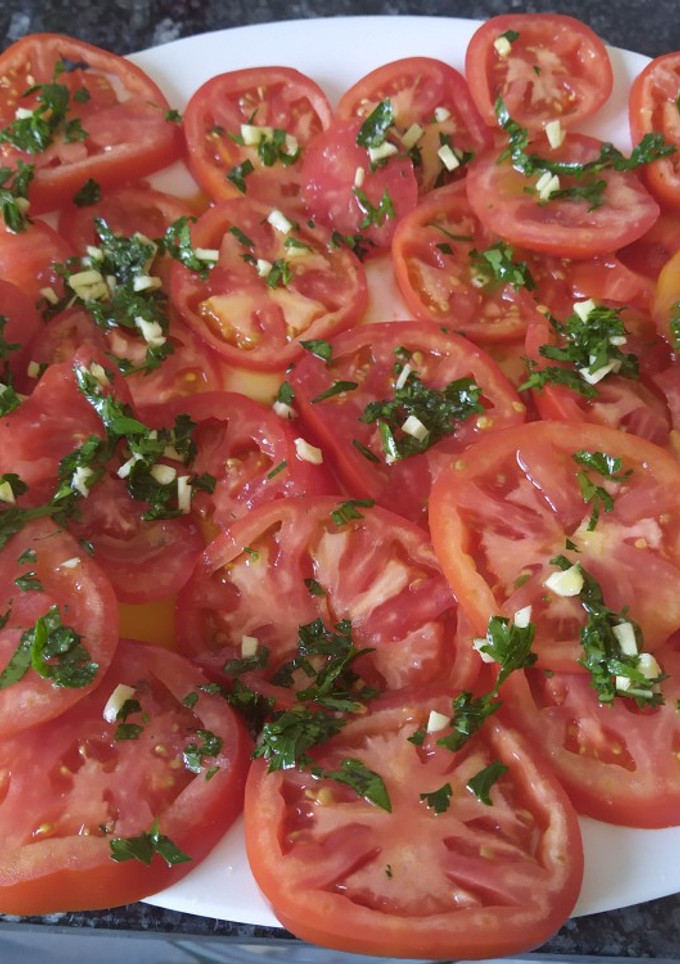 Una foto de Tomates aliñados
