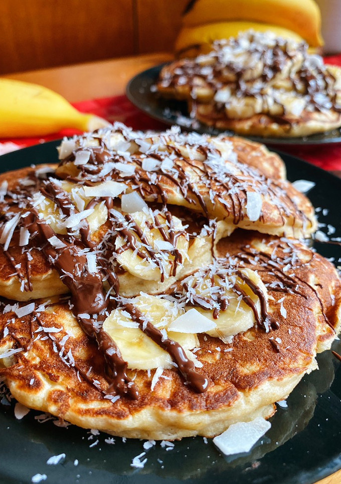 Una foto de Tortitas de plátano y coco con chocolate