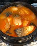 Cá nục- mackerel kho kimchi- công thức Maangchi