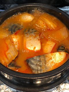 Hình của món Cá nục- mackerel kho kimchi- công thức Maangchi.