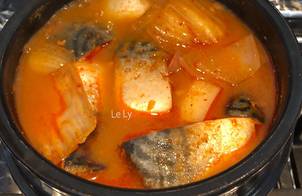 Cá nục- mackerel kho kimchi- công thức Maangchi