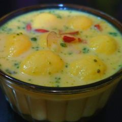 A picture of Angoor rabdi with dry fruits.