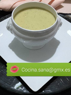 Una foto de Crema de calabacín y puerros