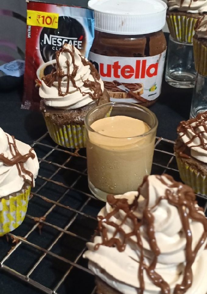 નટેલા ફીલ દાલગોના કપકેક (Nutella Fill Dalgona Cupcake Recipe In Gujarati) રેસીપી મુખ્ય ફોટો