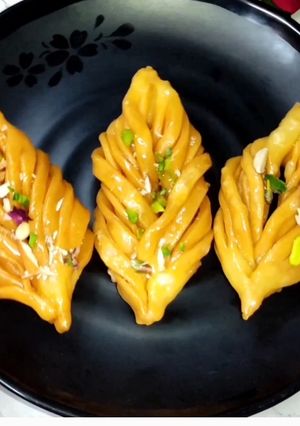 A picture of Shahi shakkar para recipe.