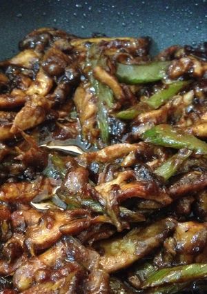 A picture of Spicy Honey Walnut Chicken.