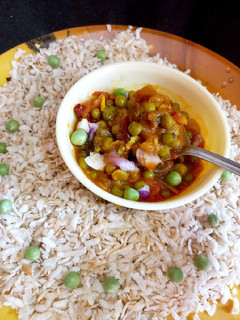 चूड़ा और मटर घुघनी (Chura Aur Matar Ghugni recipe in hindi) रेसिपी मुख्य फोटो