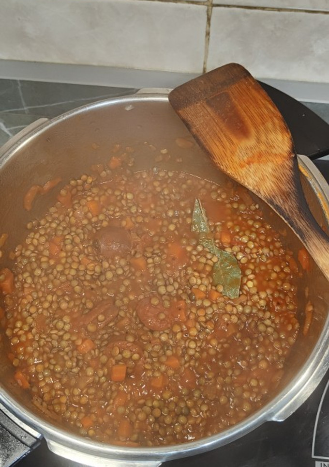Una foto de Lentejas con chorizo en olla rápida