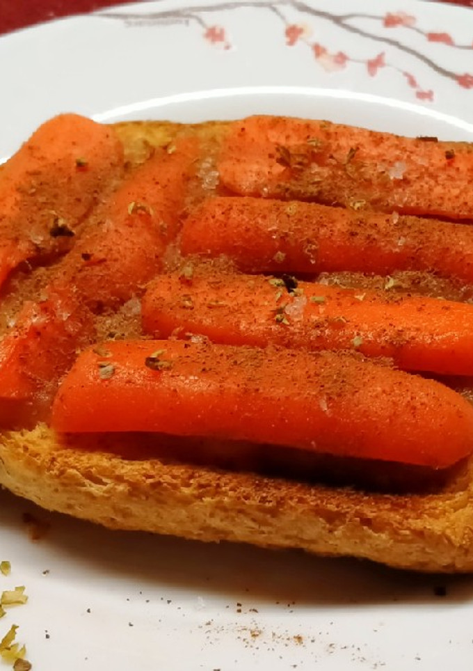Una foto de Tostada de manzana y zanahoria