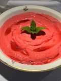 Helado de frambuesas, yogur y sirope de arce