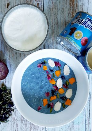 A picture of Purple yam kheer with Butterfly pea flower.