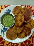 मुगाच्या डाळीच्या चवदार मसाला पुऱ्या (Moong Dal Puri Recipe In Marathi)