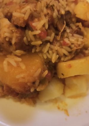Una foto de Guiso de arroz y pata de cerdo