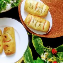 A picture of Chicken buns.