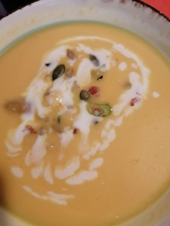 Una foto de Crema Thai de calabaza y curry rojo