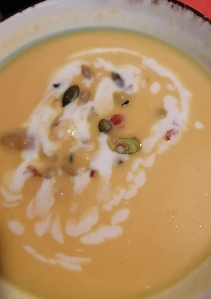 Una foto de Crema Thai de calabaza y curry rojo