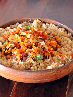 Una foto de Couscous integral de verduras con pasas