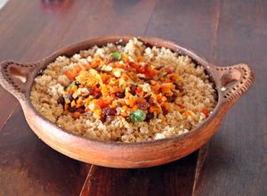 Una foto de Couscous integral de verduras con pasas