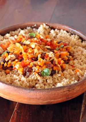 Una foto de Couscous integral de verduras con pasas