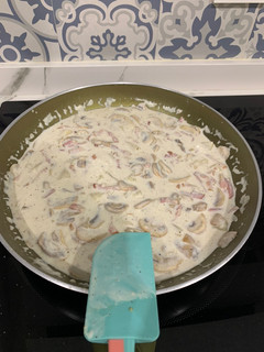 Una foto de Salsa estilo “carbonara” con nata