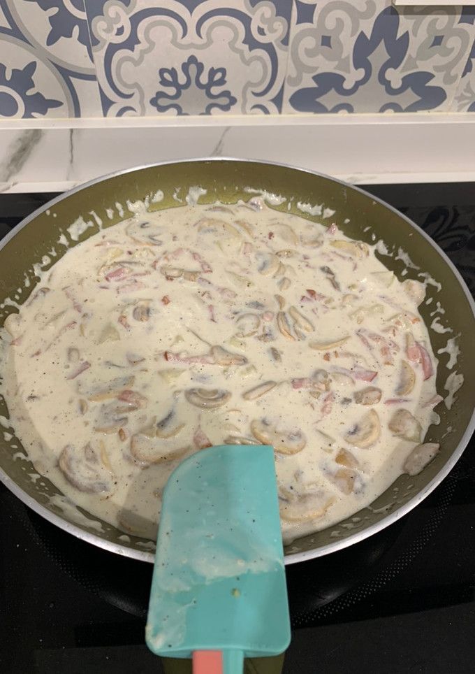 Una foto de Salsa estilo “carbonara” con nata