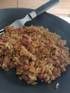 Una foto de 🥘 Arroz con piquillos y criollo