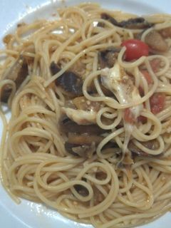 Una foto de Pasta con berenjena y mozzarella