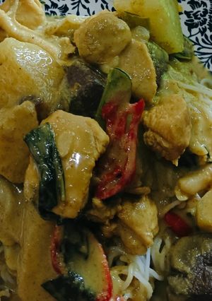A picture of Green Curry Chicken (Kaeng Khiao Wan Gai).