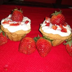 A picture of Strawberry fruit cream in biscuit tart.
