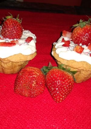 A picture of Strawberry fruit cream in biscuit tart.