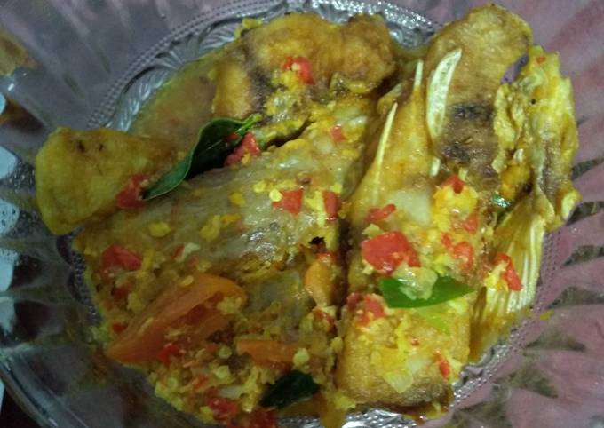 Langkah Mudah untuk Membuat Ikan mas bumbu kuning, Menggugah Selera