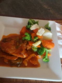 Una foto de Pollo con salsa ketchup