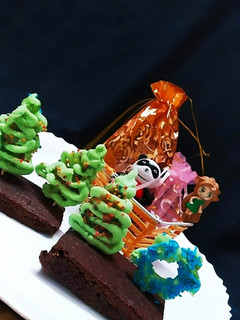 சாக்லேட் ஙிறிஸ்துமஸ் ட்ரீ (Chocolate christhmas tree recipe in tamil) செய்முறை முக்கிய புகைப்படம்