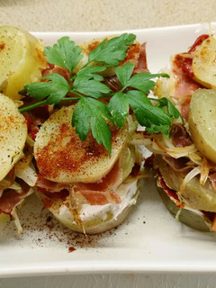 Una foto de Milhojas de patata y jamón