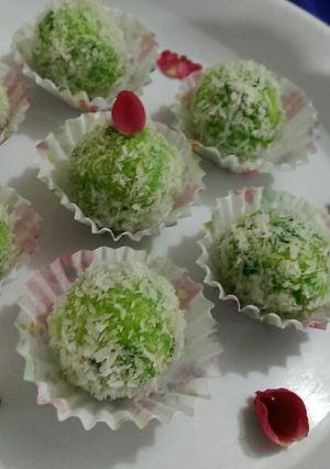 A picture of Pan coconut laddu.