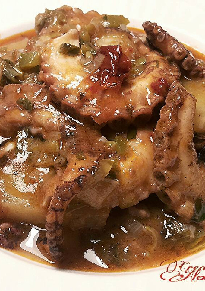 Una foto de Estofado de pulpo con patatas