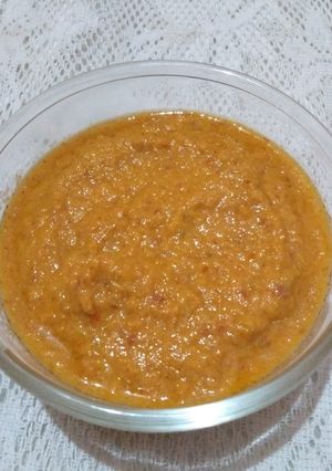 A picture of Garlic chutney.