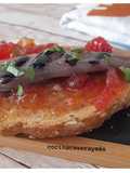 Tosta de sardinas ahumadas con mermelada de tomate casera