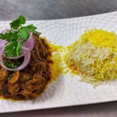 A picture of Murgh do pyaza.