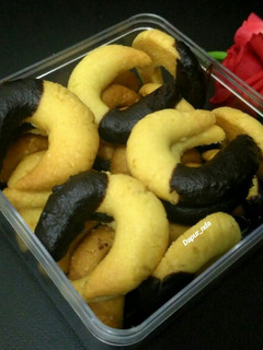 Foto resep Almond Crescent Cookies