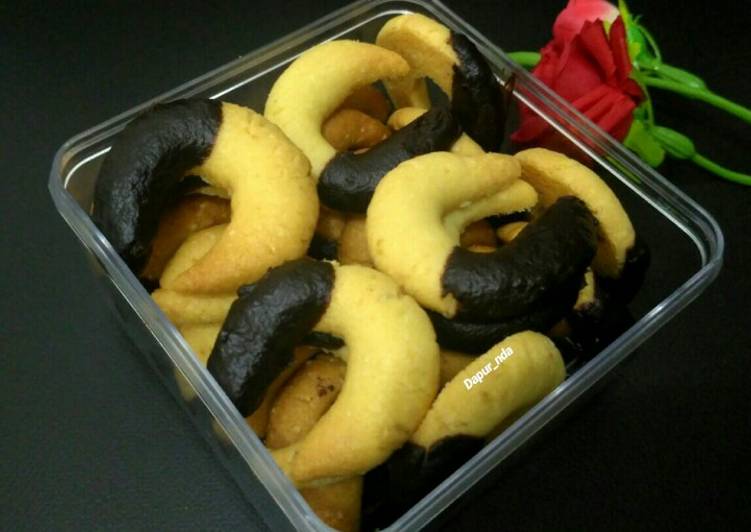 Resep Almond Crescent Cookies yang Lezat Sekali