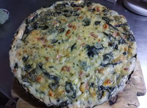 Una foto de Tarta rellena de espinaca, lomito y quesos