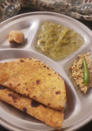 गोभी का परांठा टमाटर की चटनी(gobhi ka paratha tamatar ki chatney recipe in hindi) रेसिपी मुख्य फोटो