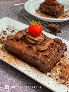 চকোলেট ডেক্যাডেন্ট কেক (Chocolate Decadent Cake Recipe In Bengali) রেসিপির প্রধান ছবি