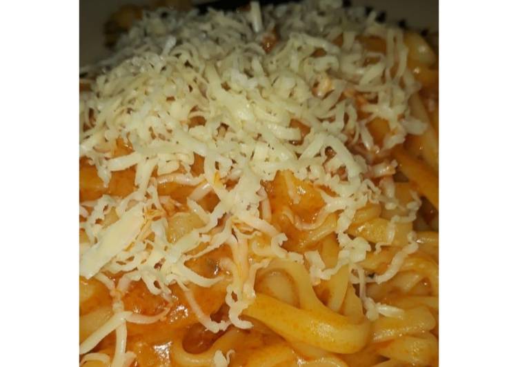 Spaghetti Carbonara with Red Sauce